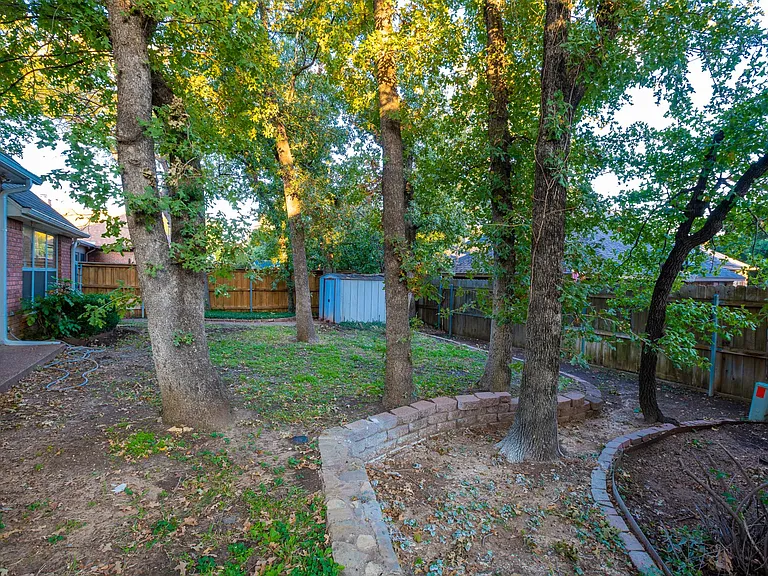 2411 Cross Timbers Trl — Photo 34