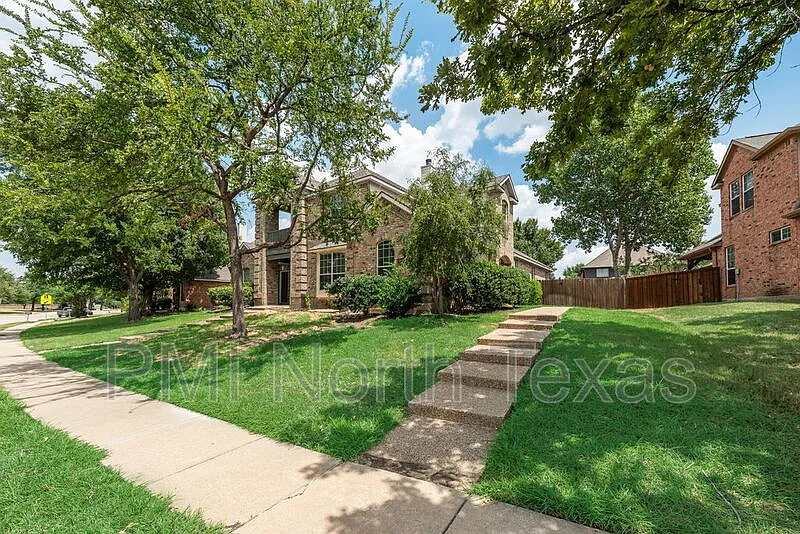 4 bed, 3.0 bath, 1878 sqft, $2,500 — Photo 2