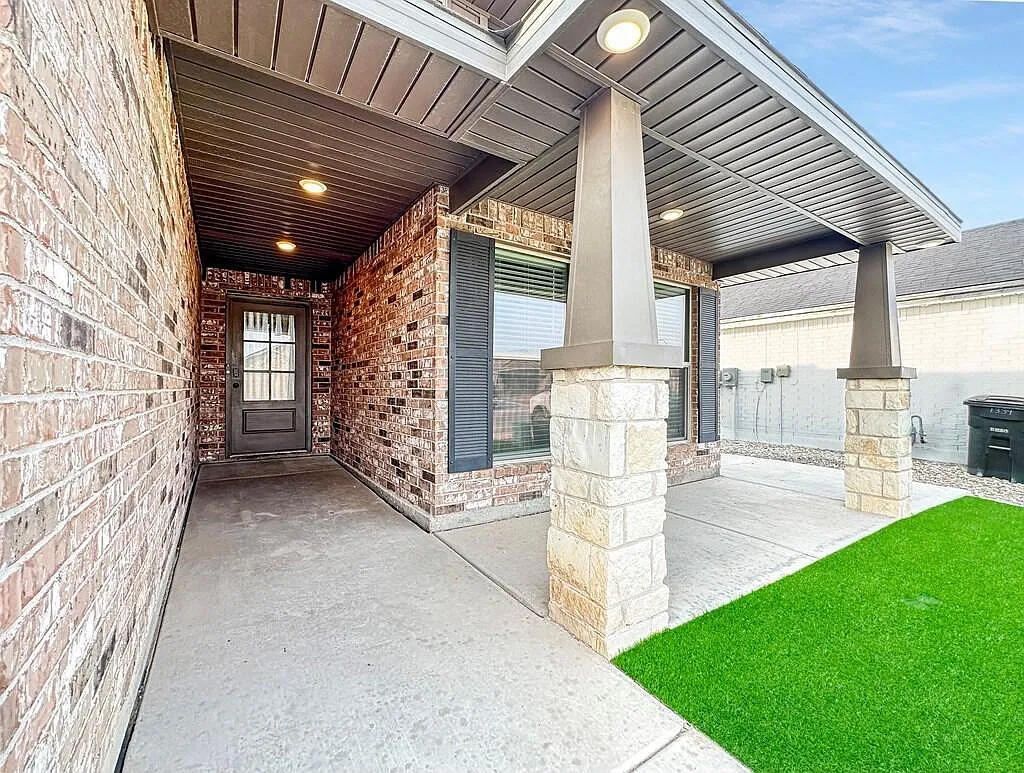 3 bed, 2.0 bath, 1786 sqft, $2,800 — Photo 3