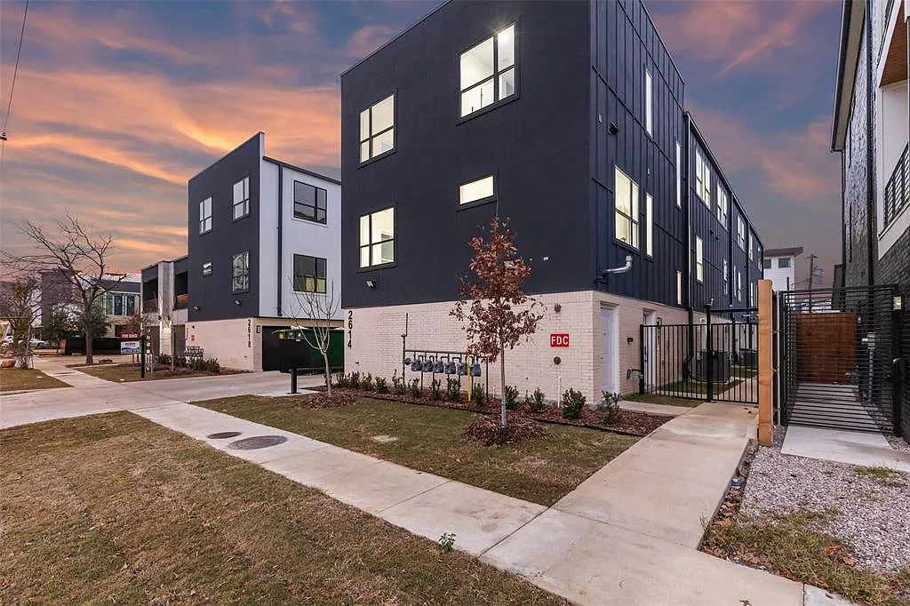3 bed, 1919 sqft, $5,000 — Photo 1