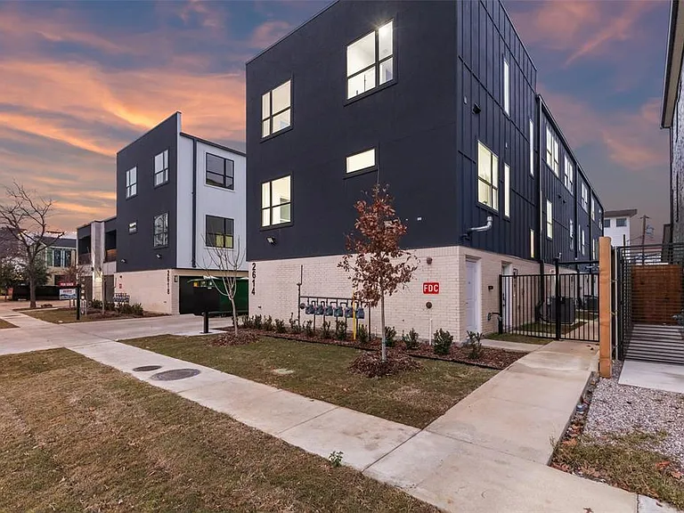 2614 N Carroll Ave #101 — Photo 1