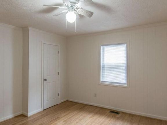 5th image of 623 Portsmouth Ave