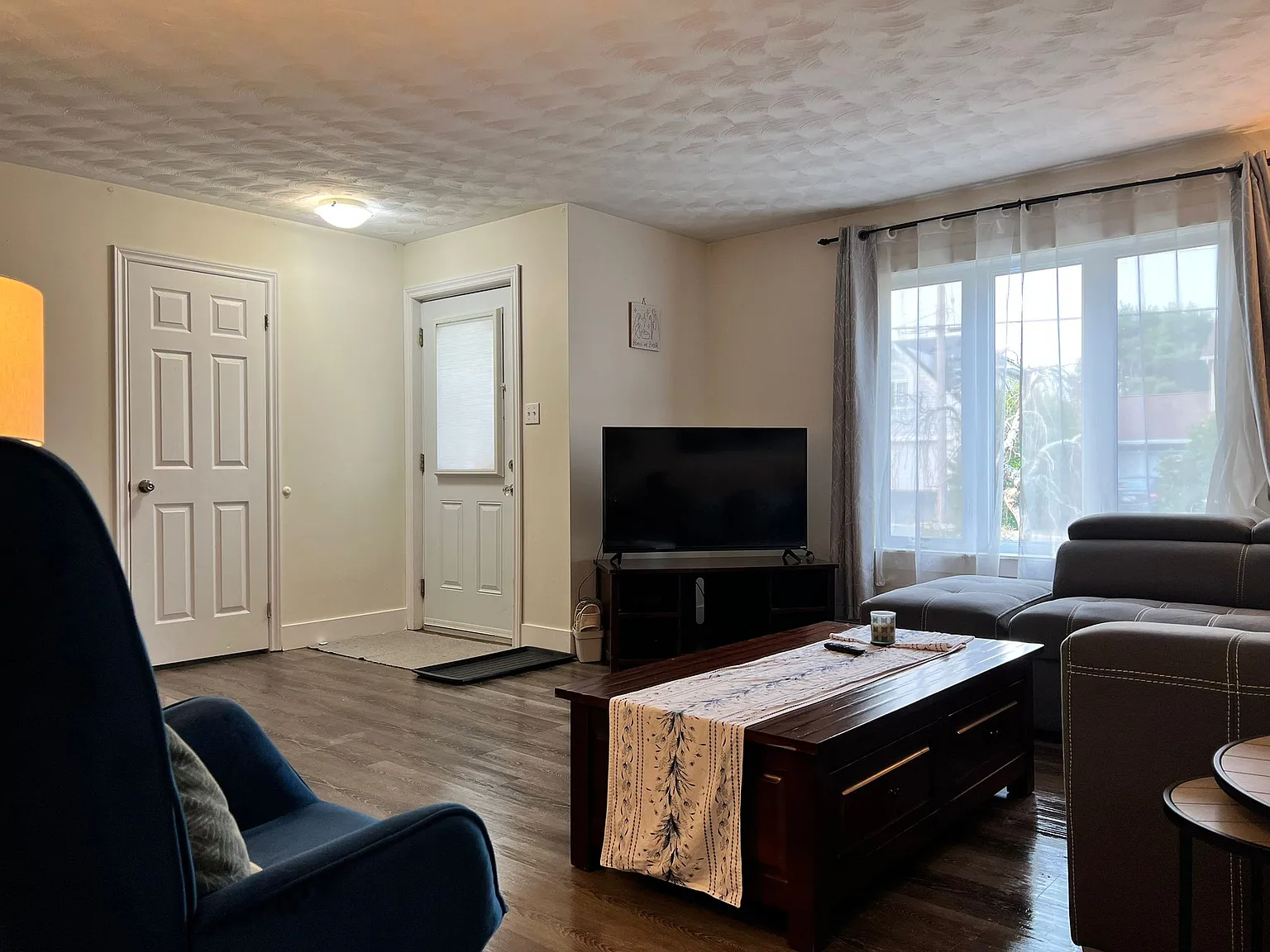 3 bed, 1.5 bath, 1200 sqft, $3,300 — Photo 4