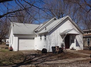 515 N Prairie St, Wapello, IA 52653