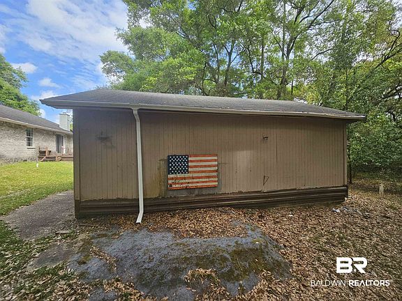 5th image of 2700 Pine Ridge Dr