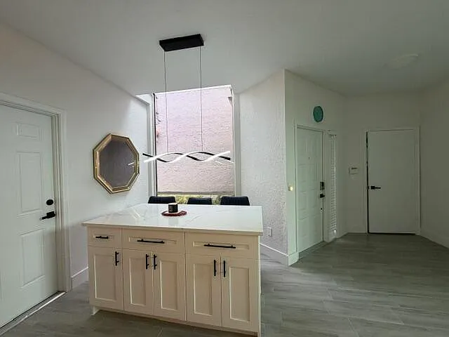 3 bed, 2.5 bath, 1837 sqft, $5,000 — Photo 4