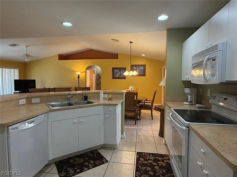 3732 NE 12th Pl — Photo 19