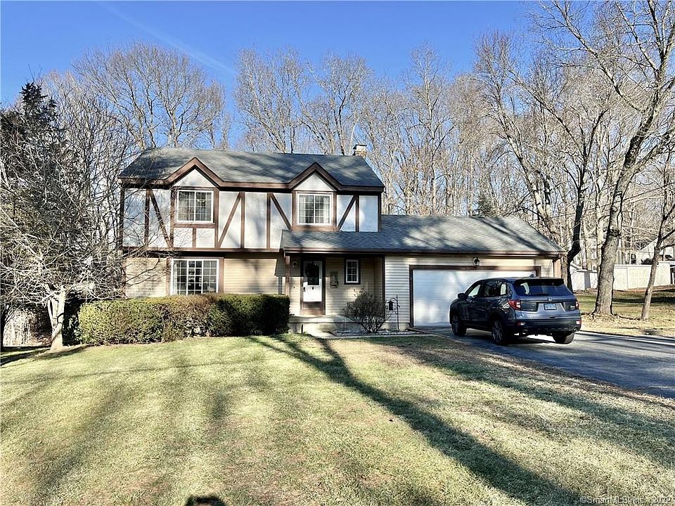 1st image of 17 Brewster Dr