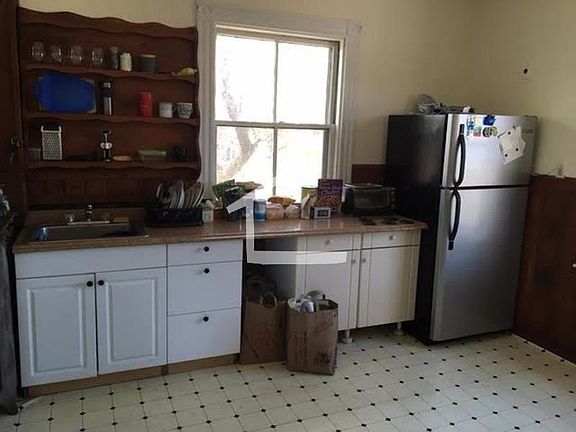5th image of 4 Woodstock Ave #002