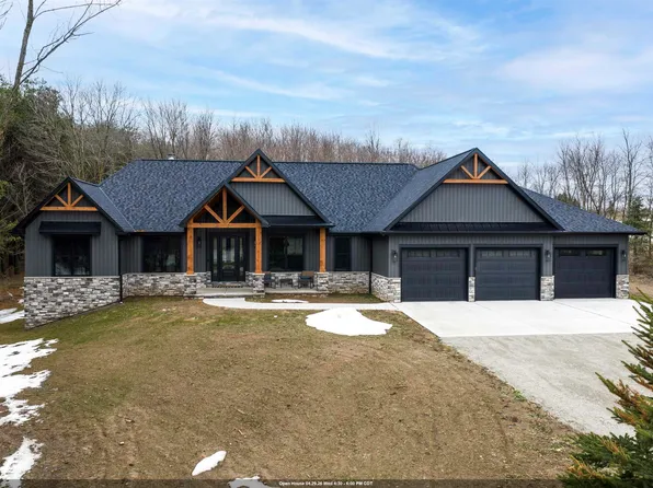 3907 Trappers Bend Ct, Green Bay, WI 54313