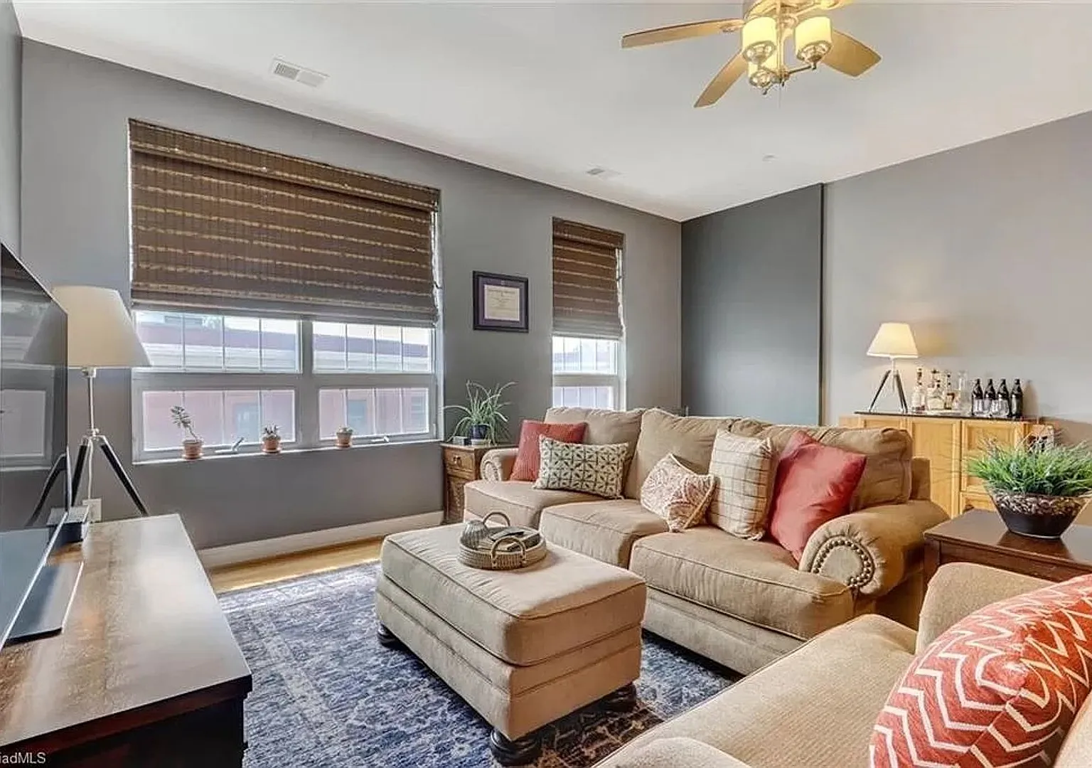 1 bedroom 1 bathroom Downtown Living Spacious Condo in the heart of Greensboro — Photo 4