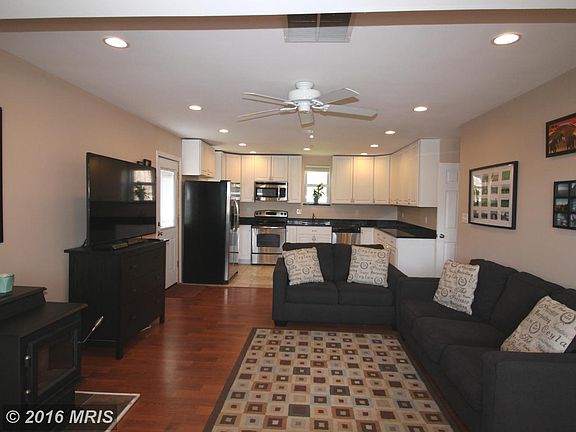 5th image of 11218 Beach Ave
