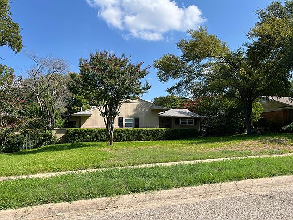 3rd image of 812 Scottsdale Dr