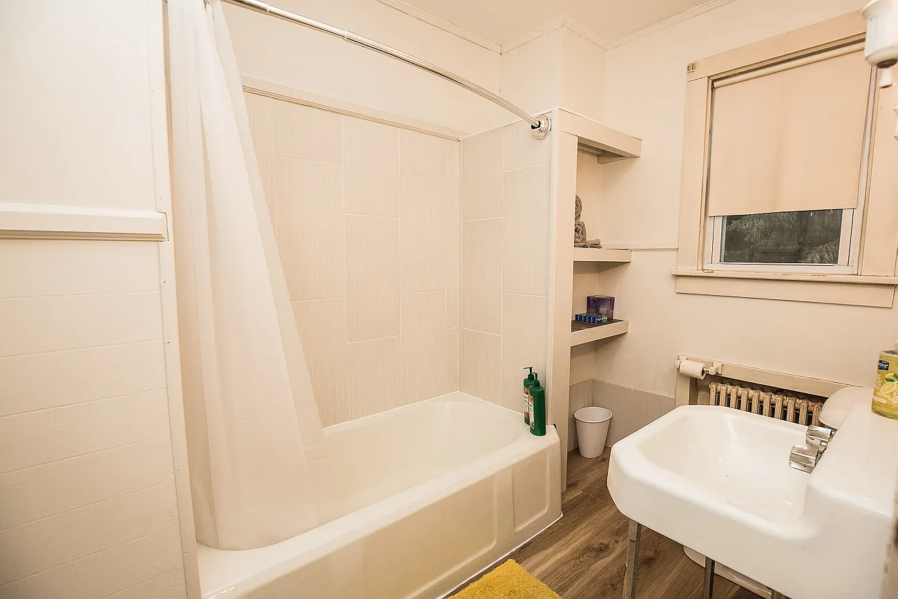 2 bed, 848 sqft, $1,100 — Photo 2
