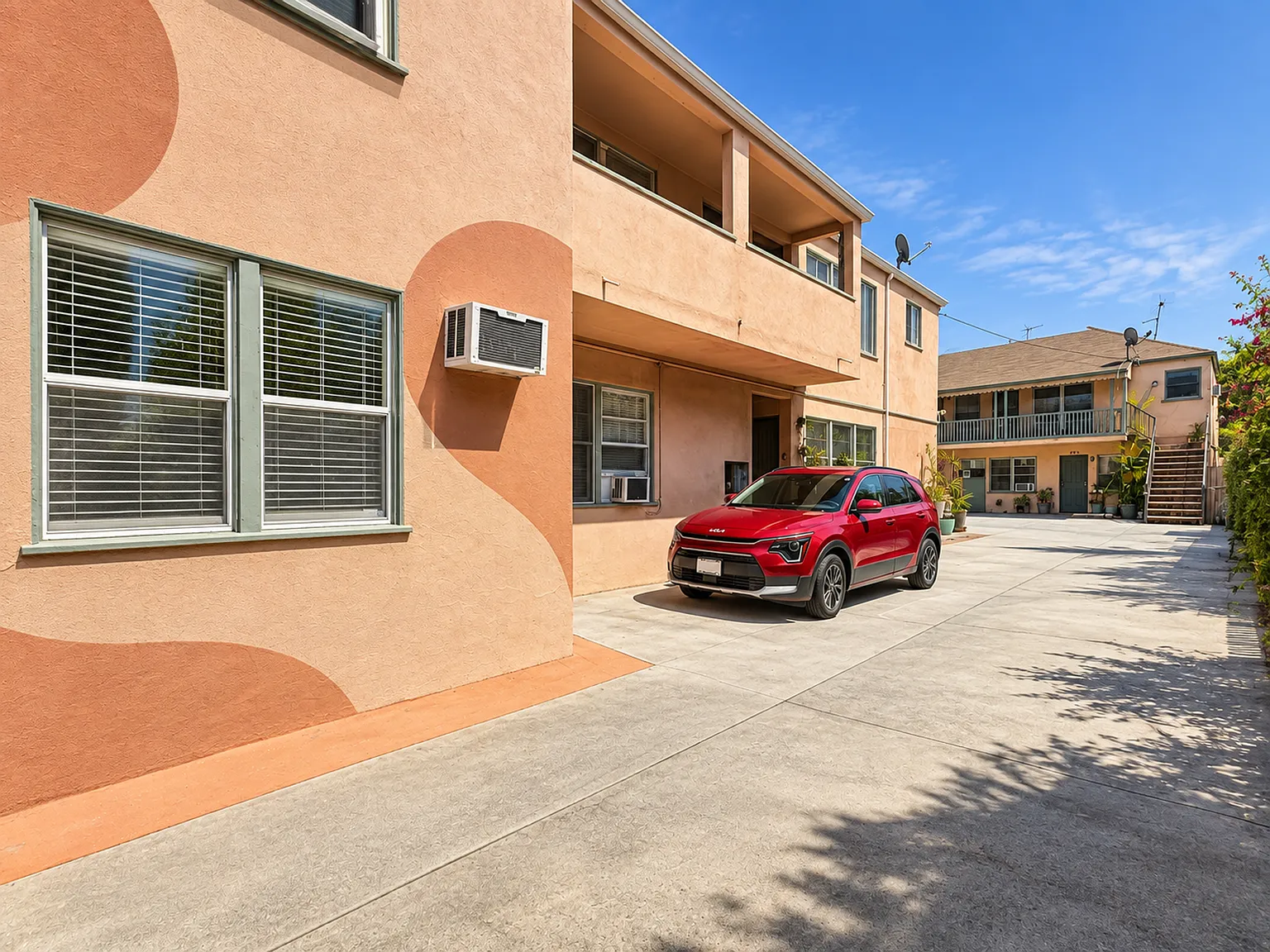 1822 Hillhurst Ave — Photo 4