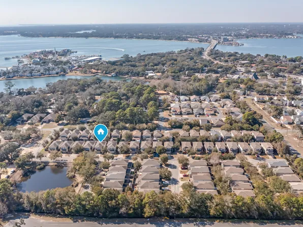 809 Sugar Plum Ln, Shalimar, FL 32579