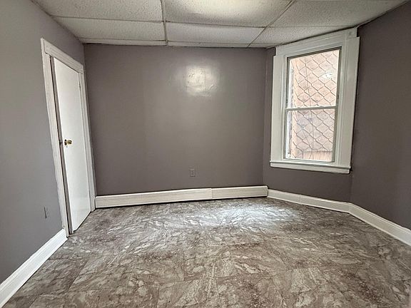 3rd image of 70 Eaton Pl APT 2