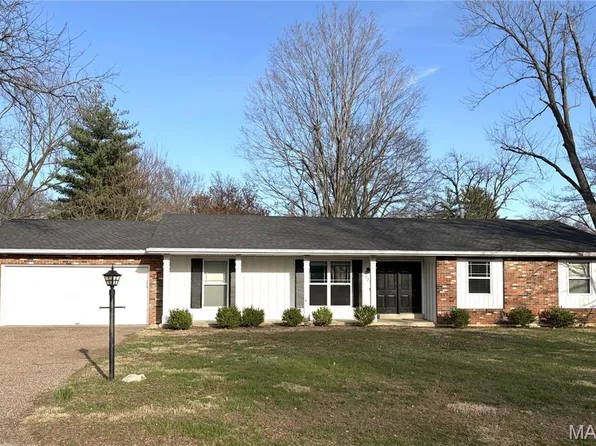 921 Surrey Ct, Edwardsville, IL 62025