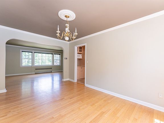 3rd image of 48 Livingston Ave