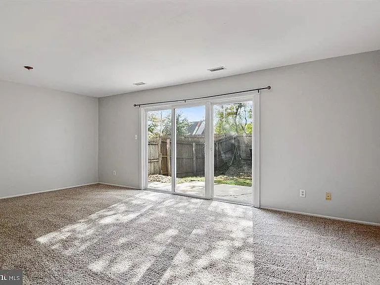 3904 Elberta Ln — Photo 4