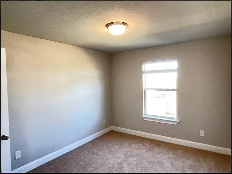 200 Mayney Ln — Photo 12