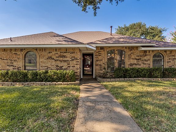3rd image of 841 Broadmoor Dr
