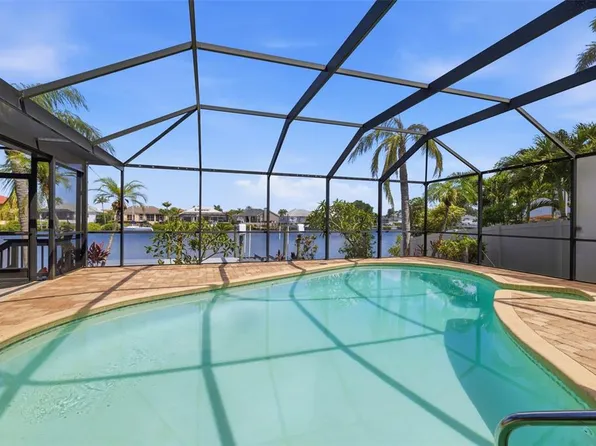 831 Chipaway Dr, Apollo Beach, FL 33572