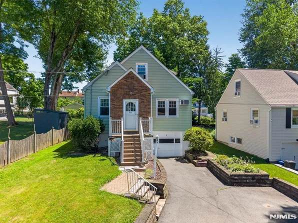 1 Westview Ave, Roseland, NJ 07068