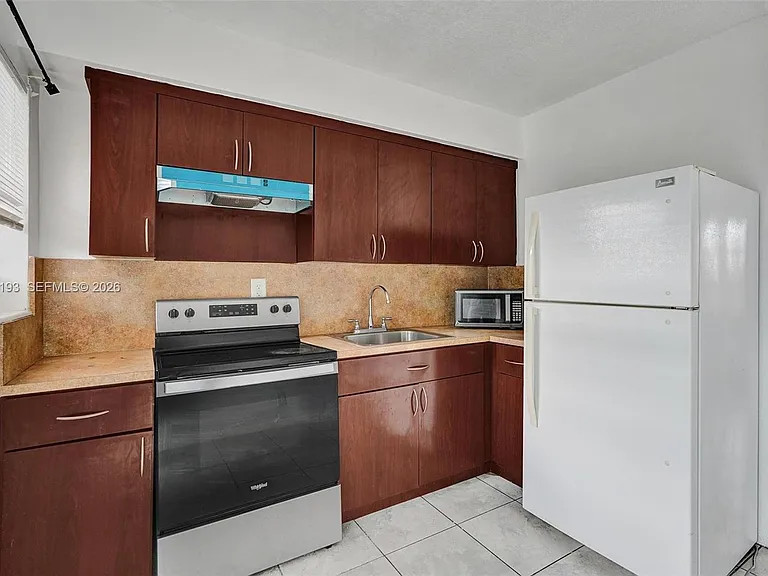 29 SW 8th Ave #1 — Photo 5