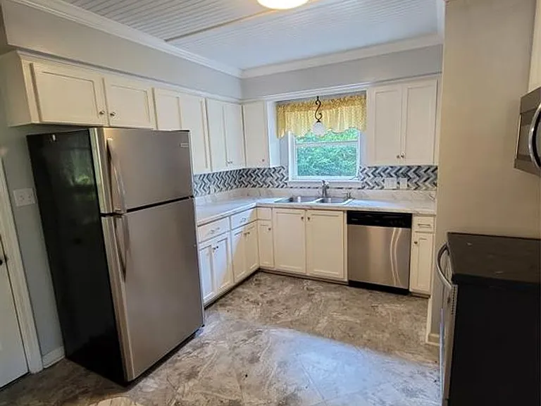 558 Karen Rd — Photo 9