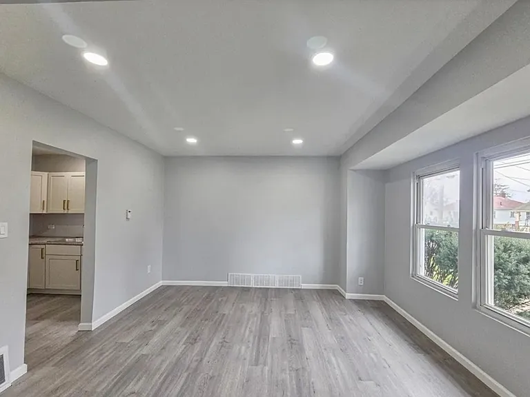 429 E Indianola Ave #2 — Photo 7