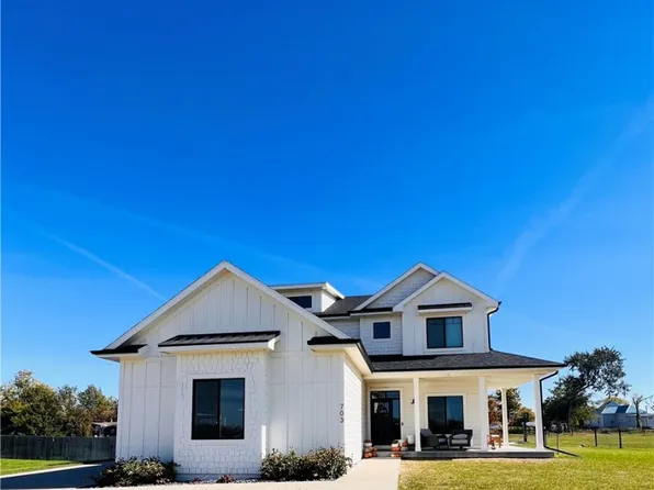 703 Ironwood Ave, Woodward, IA 50276