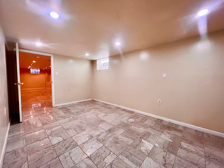 9010 Crawford Ave — Photo 16