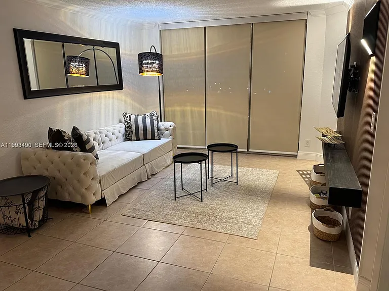 3600 Mystic Pointe Dr #910 — Photo 6
