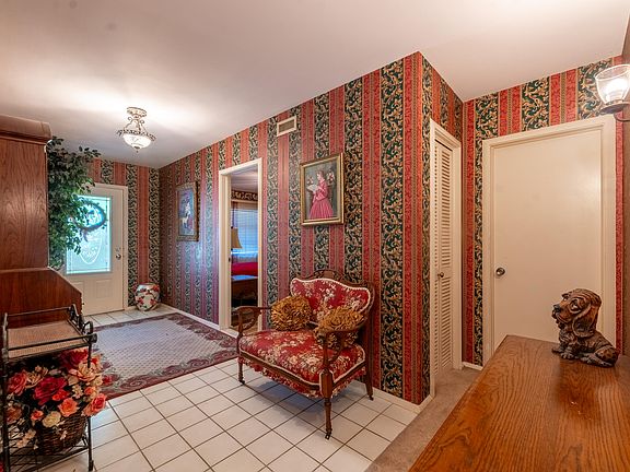 4th image of 2190 Buena Vista Boulevard