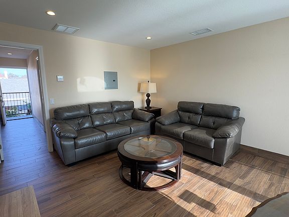 4th image of 1906 Stewart St #1D