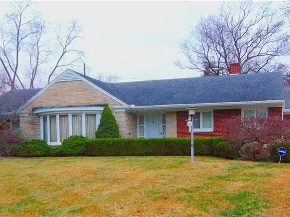 2223 Valley Brook Dr, Toledo, OH 43615