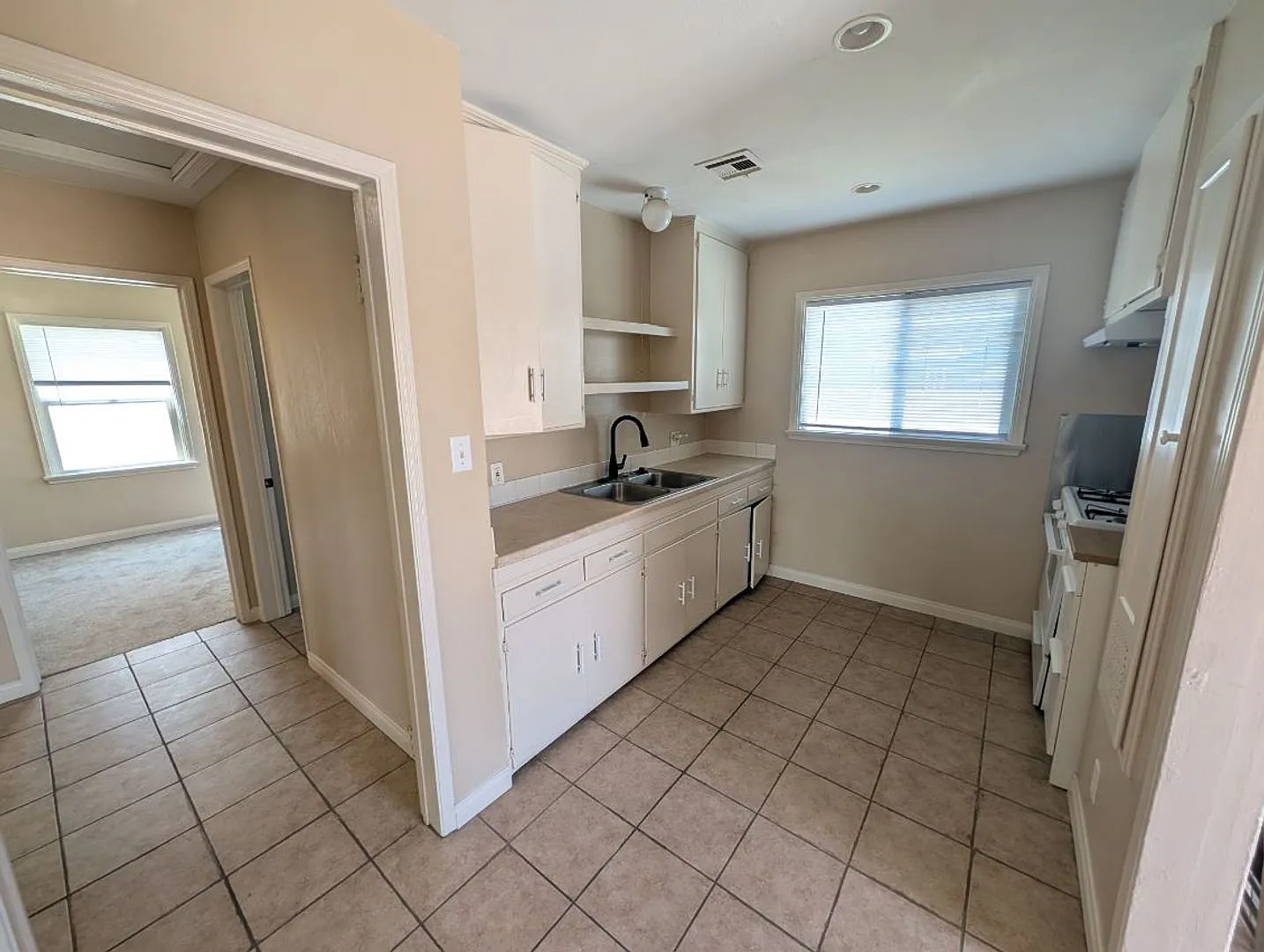 2 Bed 1 Bath Humble Abode With Detached Garage And Laundry Hook Ups — Photo 2