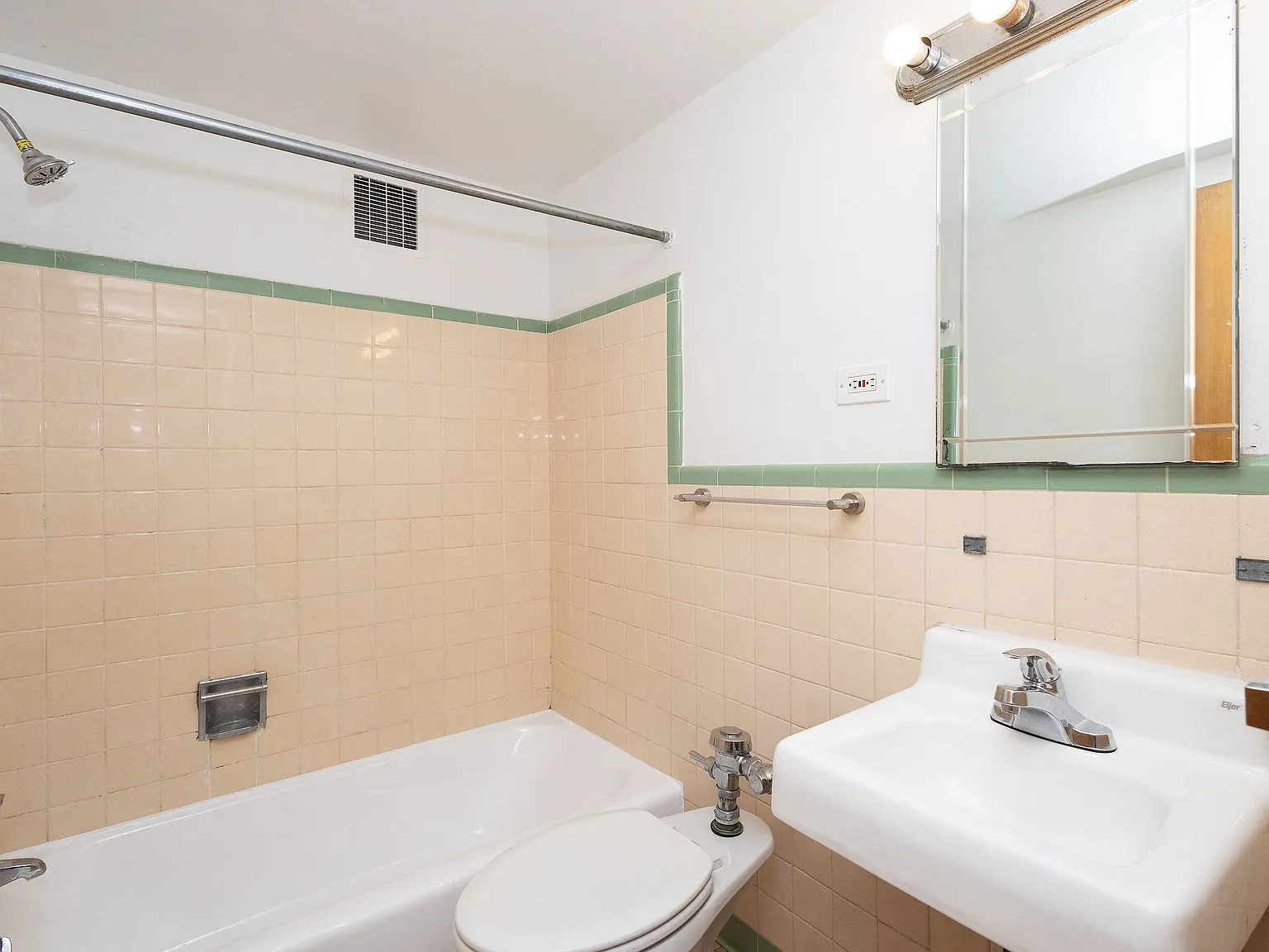 Del Prado — Photo 4