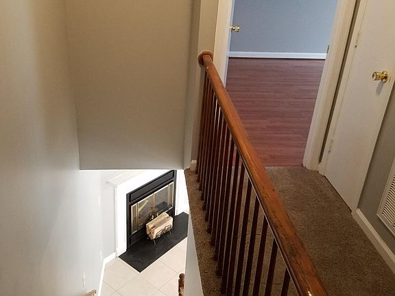 3rd image of 354 Thorncliff Dr