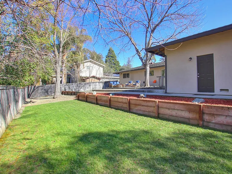8402 Acorn Dr — Photo 11