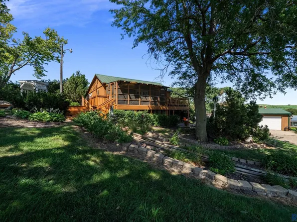 47766 283rd St, Canton, SD 57013