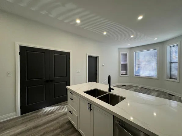 105 Cannon St E #1, Hamilton, ON L8L 2A2