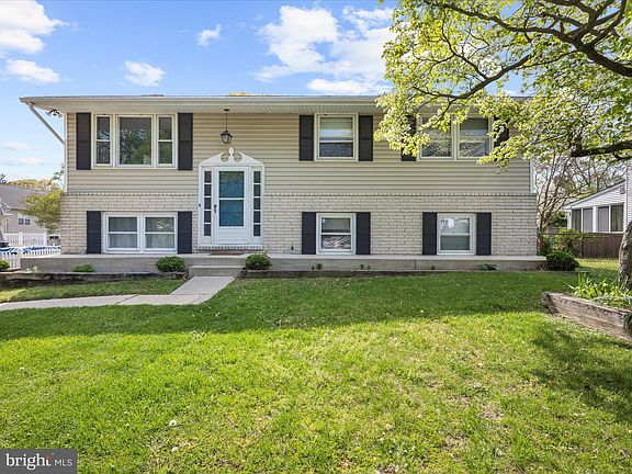 3rd image of 1224 Greenway Dr
