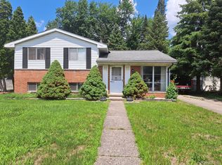 32336 Bock St, Garden City, MI 48135