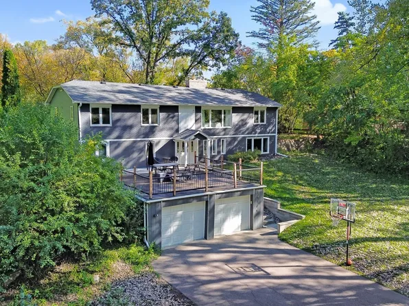 14104 Knollway Dr N, Minnetonka, MN 55305