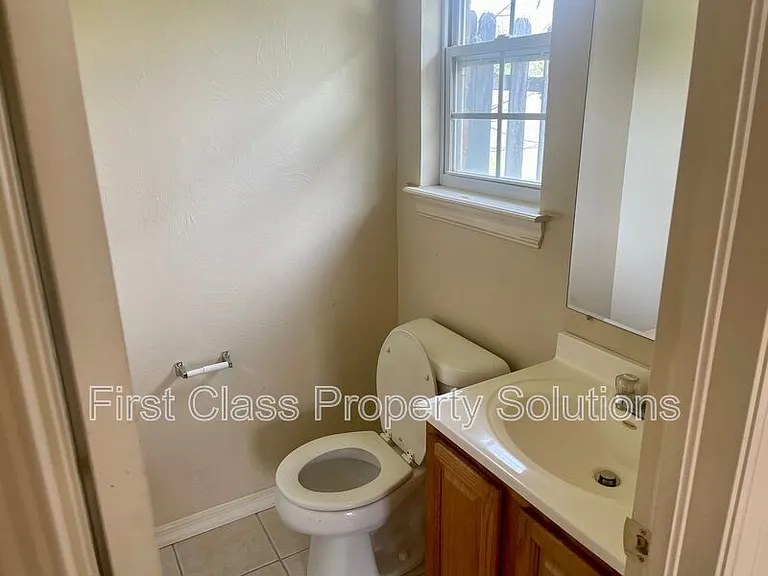 1132 N Gardner Ave — Photo 7