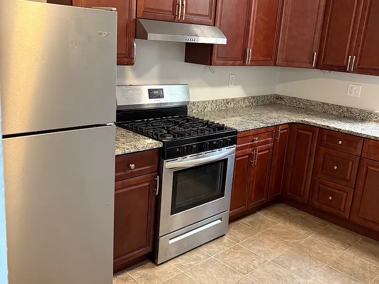 284 Osborn St #1 — Photo 4