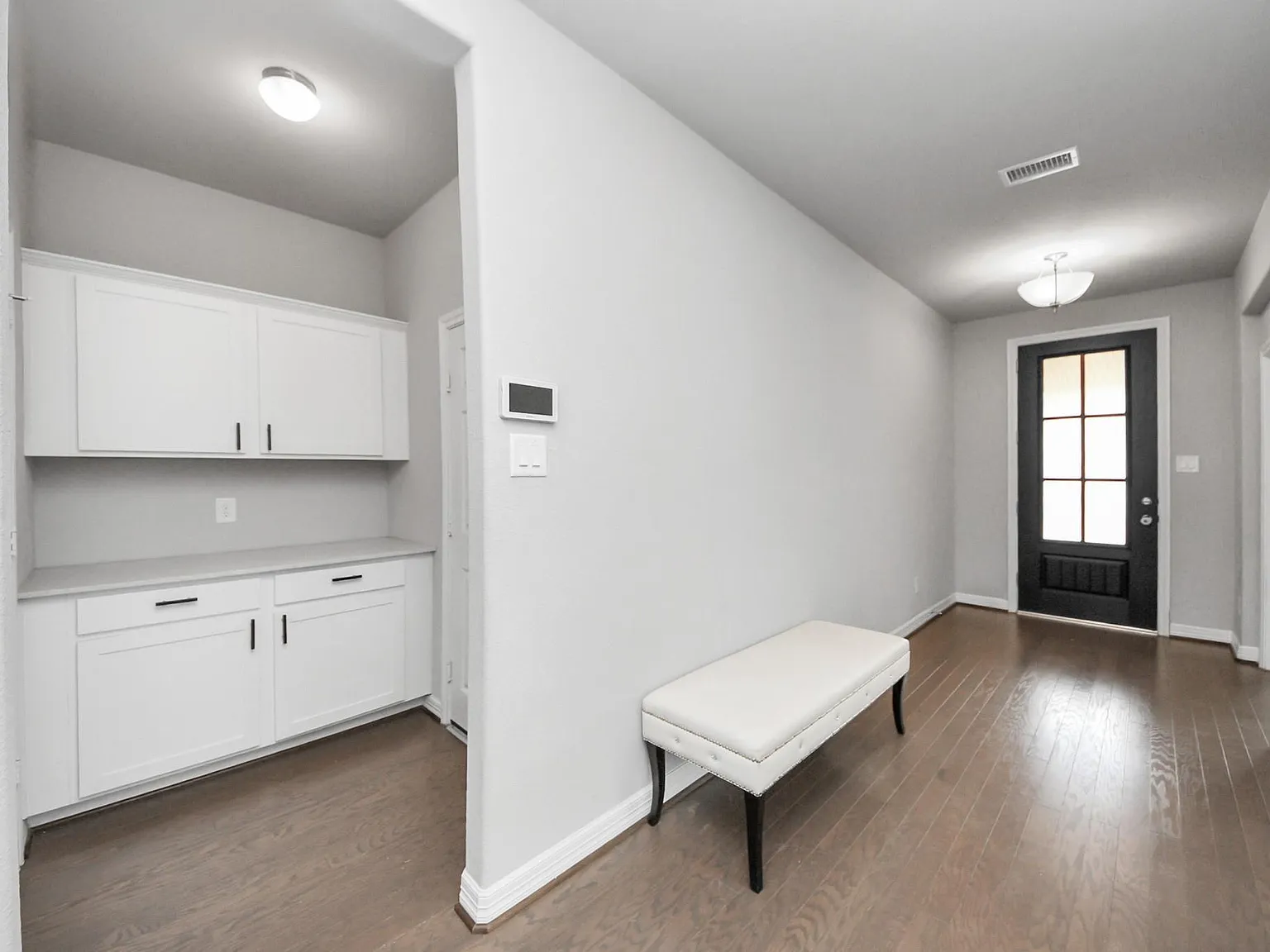 4 bed, 3.5 bath, 2790 sqft, $3,000 — Photo 2