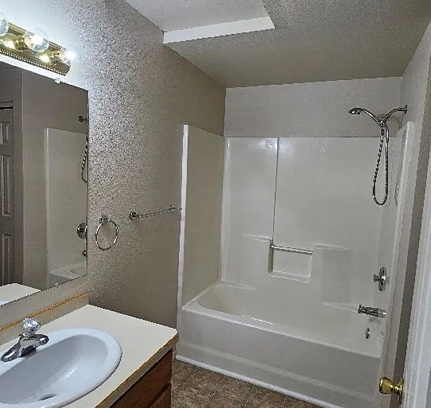 1 Bedroom Unit with Detached Garage — Photo 11
